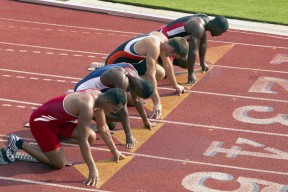 世锦赛四强战对决在即！曼联演练定位球，山东泰山密集防守应对-九游体育电竞
